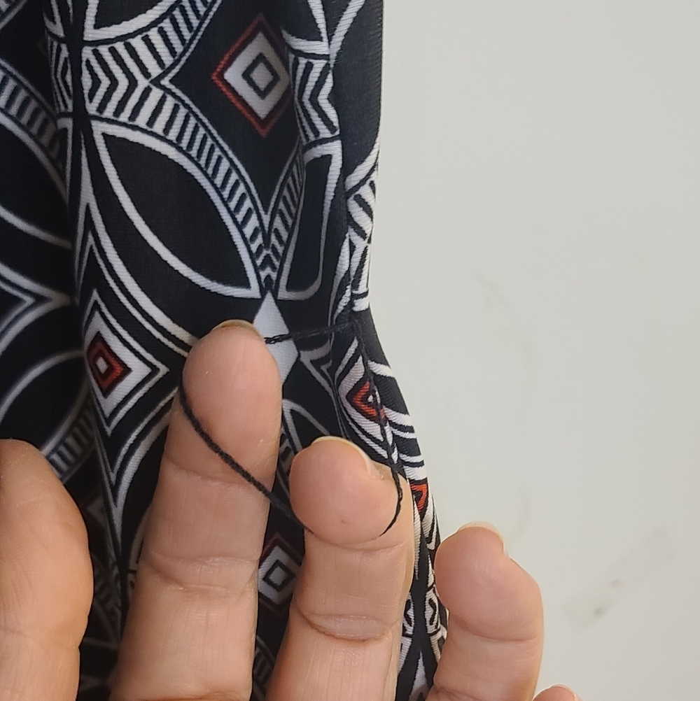 Tacera Black And Whithe Geometric Pattern Top. It has eyelets for a headband but - Picture 7 of 12